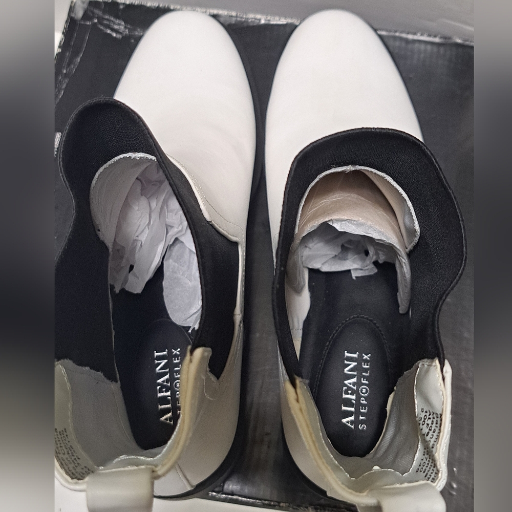 Alfani Women's Tackoma Lug Sole Booties White/Black Pull-On Size 9.5M New In Box - Picture 13 of 15